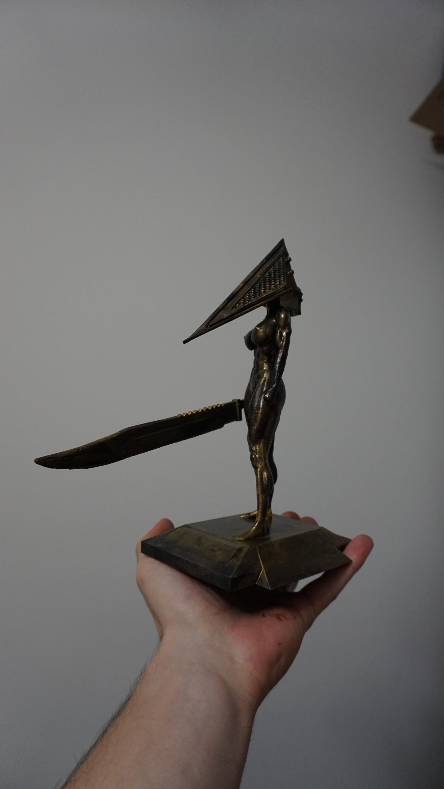 Pyramid Head – Horror Woman Statue
