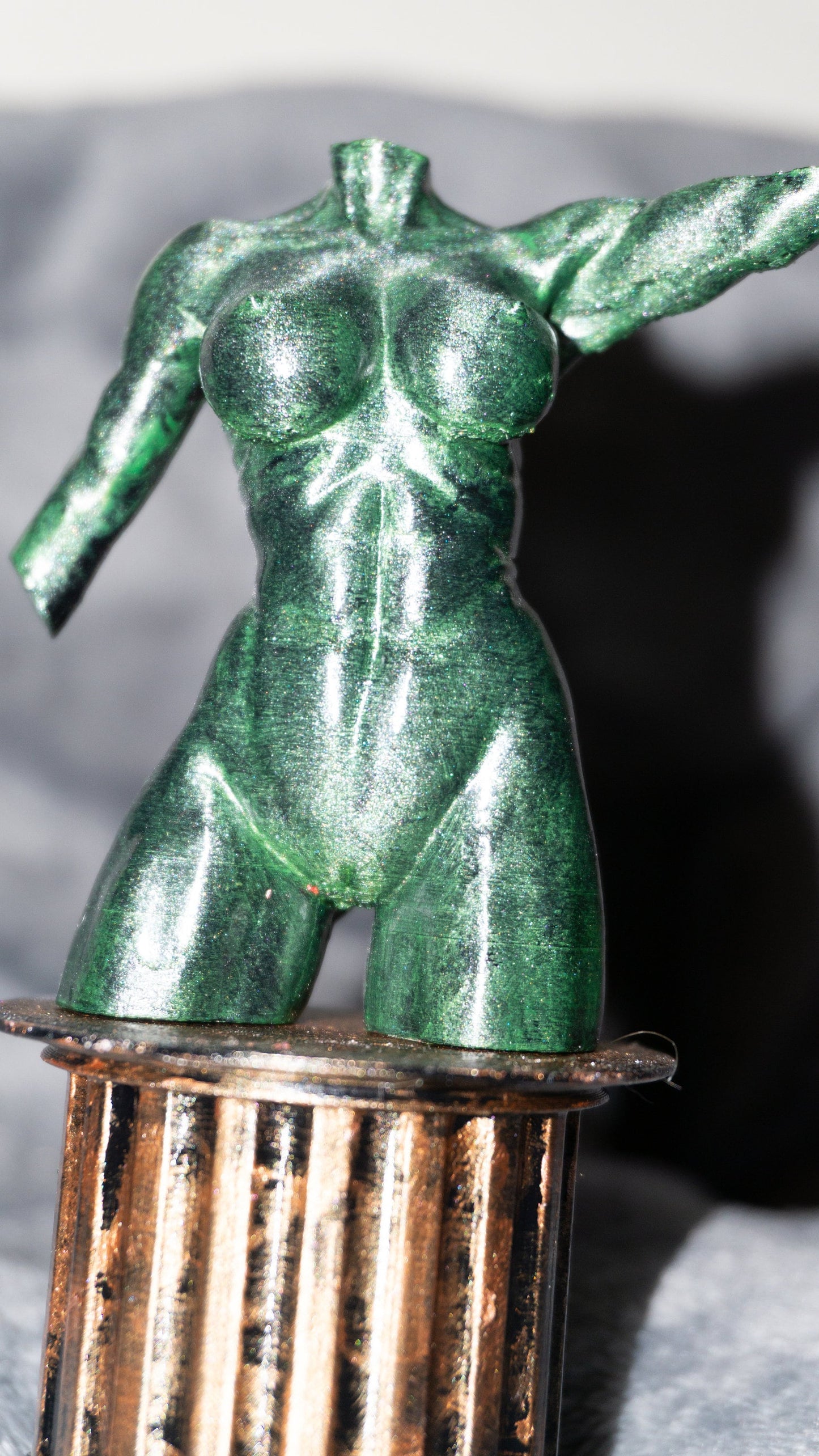 Female, bravery - Sculpture