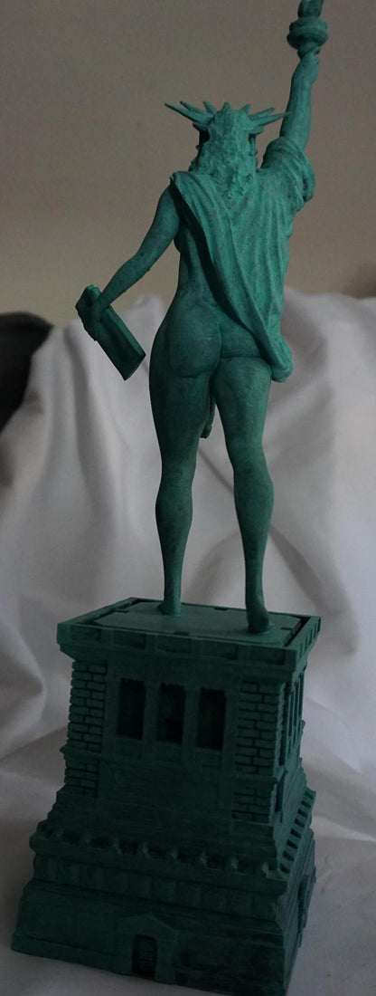 Androgynous, Statue of liberty, New York City - Sculpture and Tabletop Decoration Statue