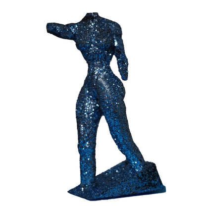 Glimmer – Glitter-Covered Woman Statue