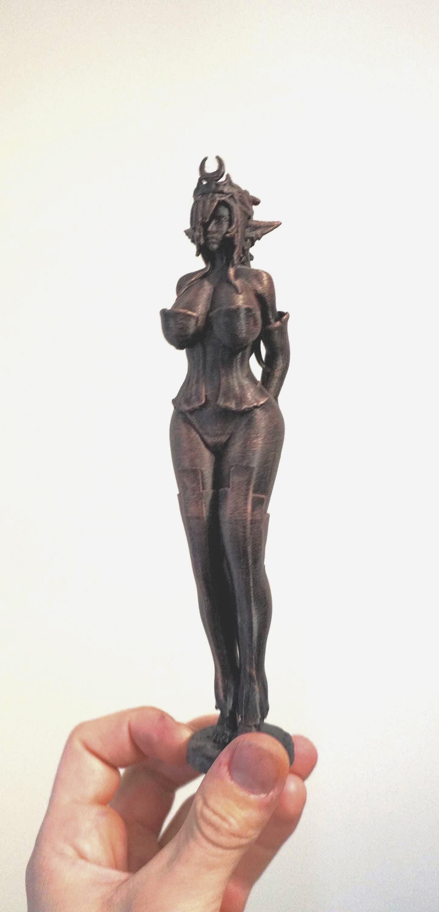Olga Discordia –  Minimalist Figurine