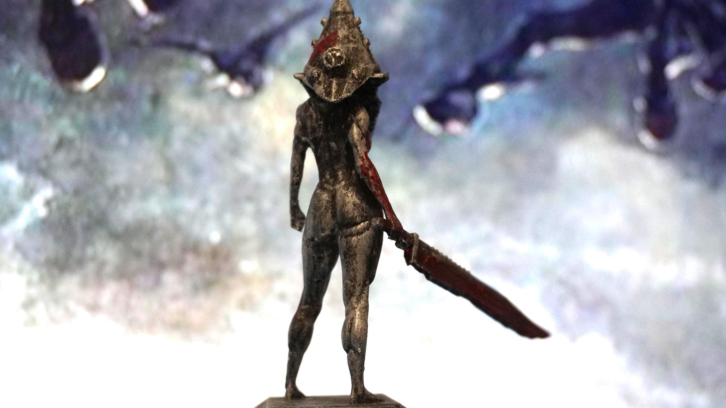 Bloody Pyramid Head – Horror Woman Statue